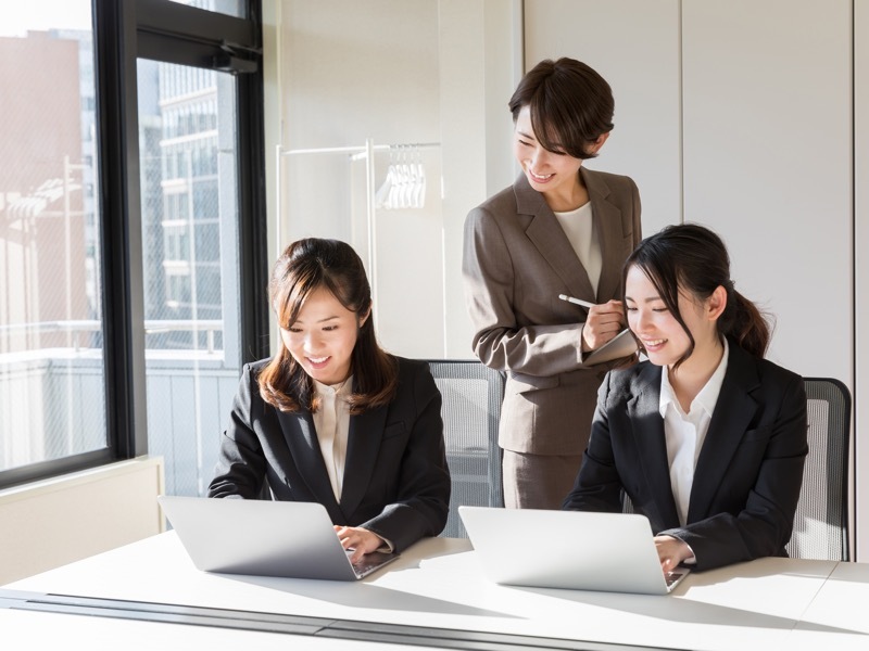 会議中の女性