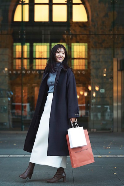 白ナロースカート×ロングコート×タートルニット