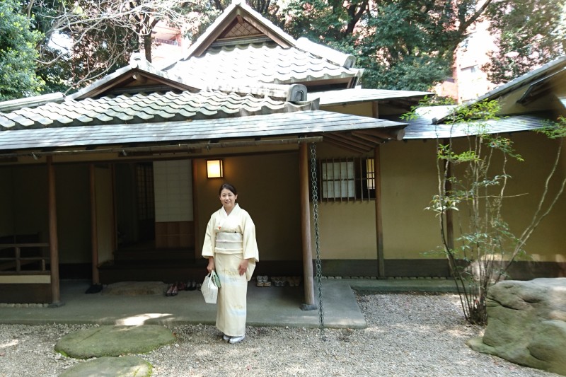 着物を着ている川野多恵子さん