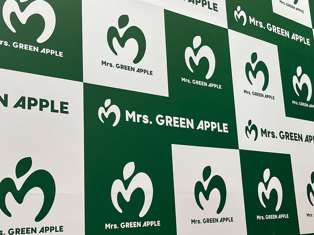 Mrs.GREEN APPLEのロゴ