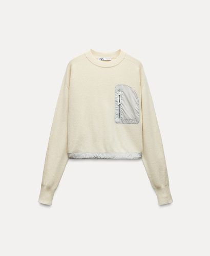 ▲KNIT CREW￥15,990
胸のポケットと裾のドローコードがand wanderらしいニット。