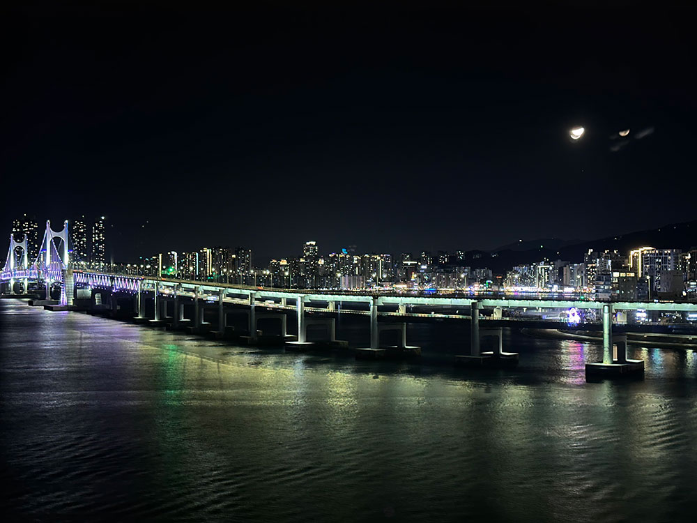 パークハイアット釜山の客室から見える夜景