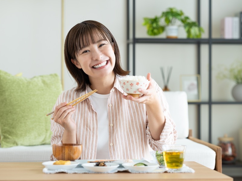 朝ごはん　女性