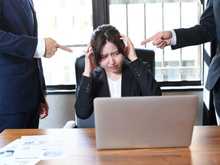 罵詈雑言の例文&類語一覧|適切な使い方を知れば表現力が広がる! | Oggi.jp