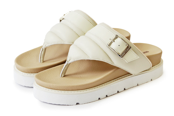 ▲プラットフォームパファートングサンダル 各¥16,500
カラー:ホワイト