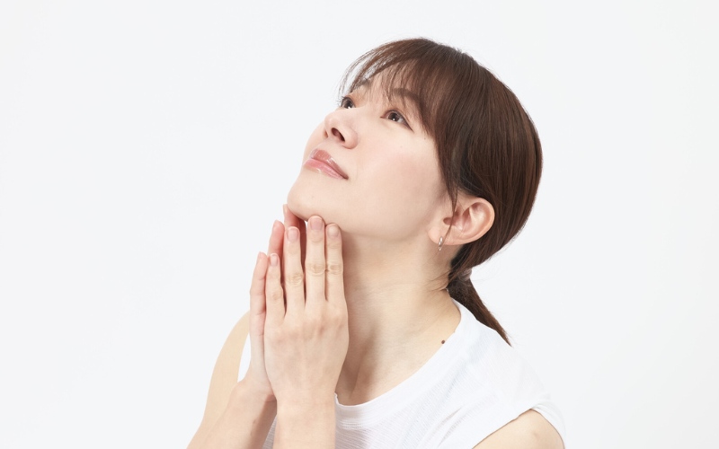 首を横に傾けるストレッチ2