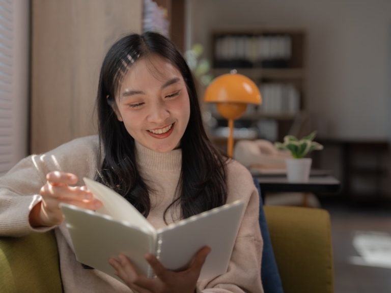 「潮騒」何と読む? 意味や三島由紀夫の小説、『潮騒のメロディー』まで徹底解説! | Oggi.jp
