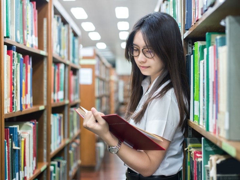 読書　女性