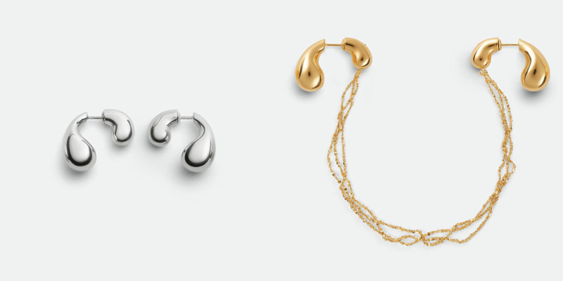 ▲(左から)ミニ ドロップ ピアス¥170,500、ミニ ドロップ チェーン ピアス¥260,700
