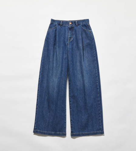 ▲23区DENIM サマー タック ワイド パンツ
レギュラー・Sサイズ¥23,100、Lサイズ¥24,200
カラー:ブリーチ、インディゴ
