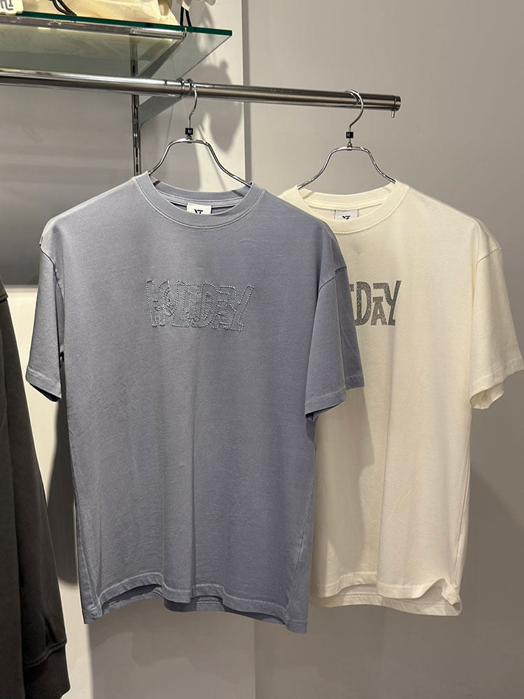 2色のTシャツ