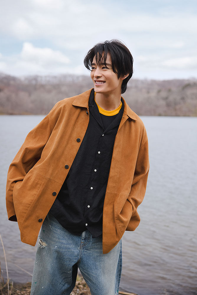 笑顔の塩野瑛久さん
