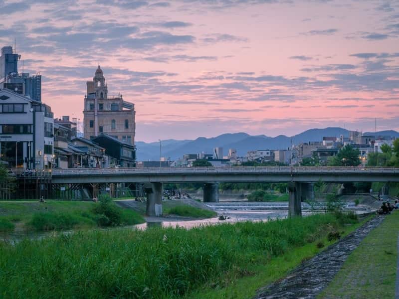 四条河原町をながめる橋