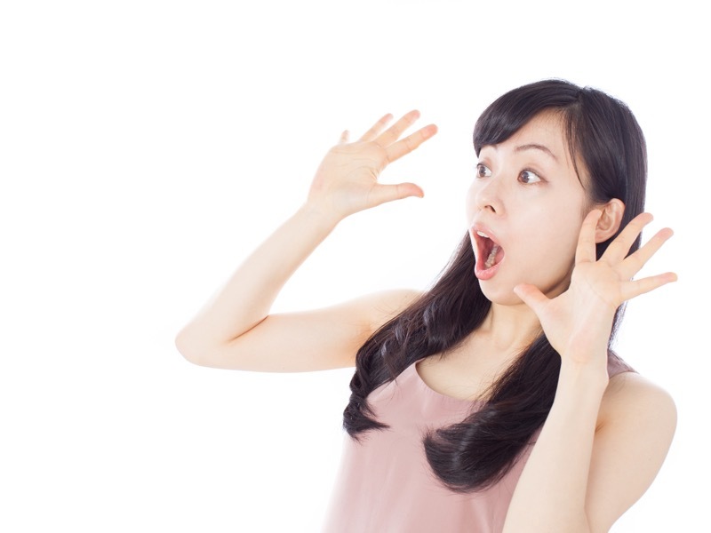 のけぞって驚く