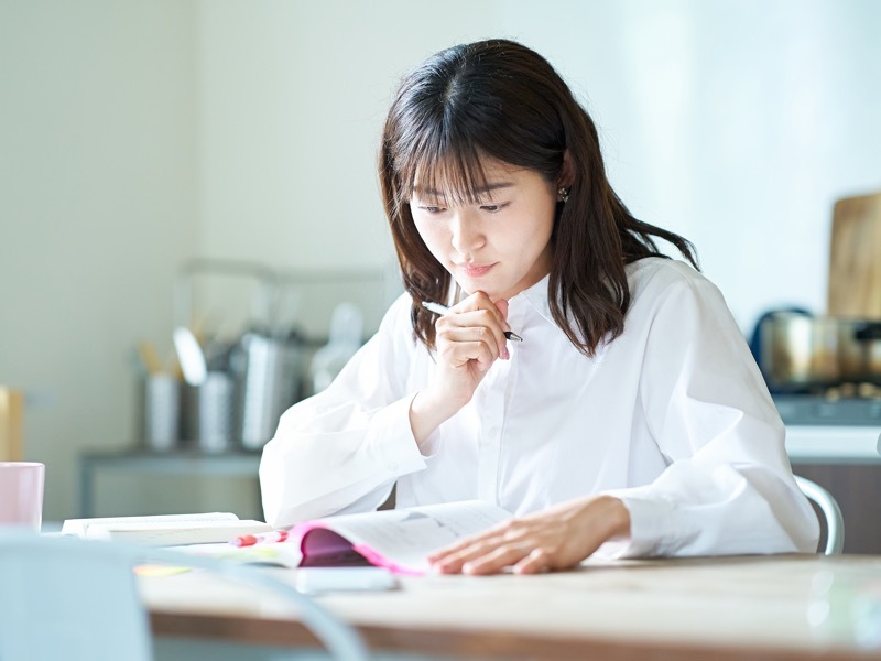 勉強中 女性