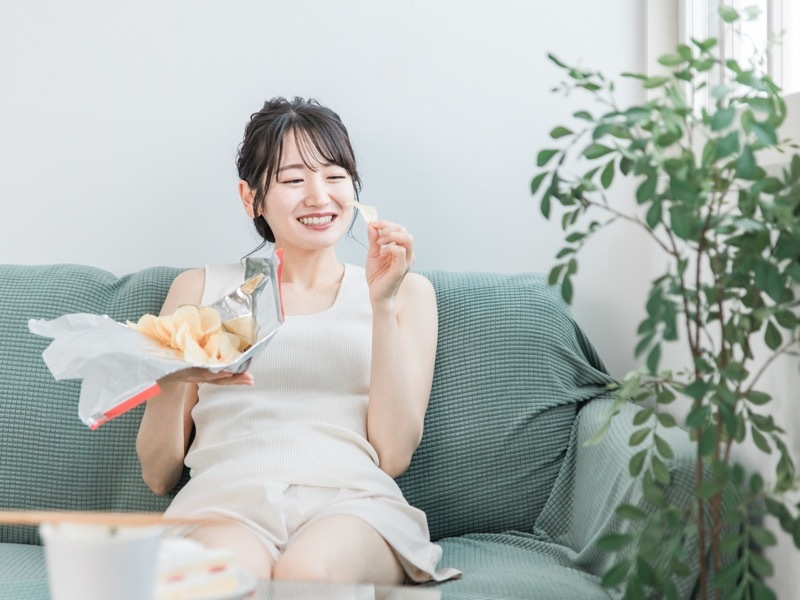 たべる女性
