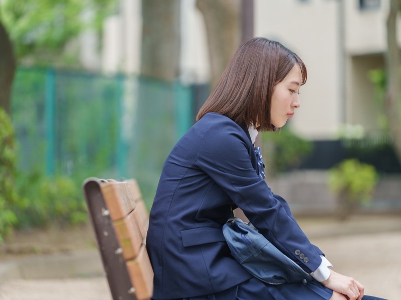 おちこむ女性