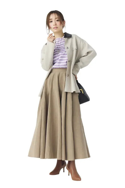 ベージュスカート×ボーダーカットソー×ジャケットコーデ