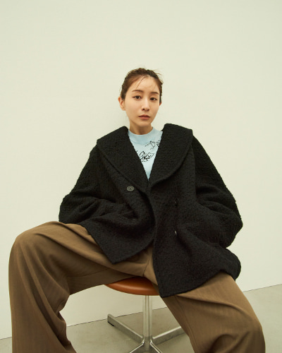 MINAMI TANAKA×CLANE OVER TWEED COAT着用画像