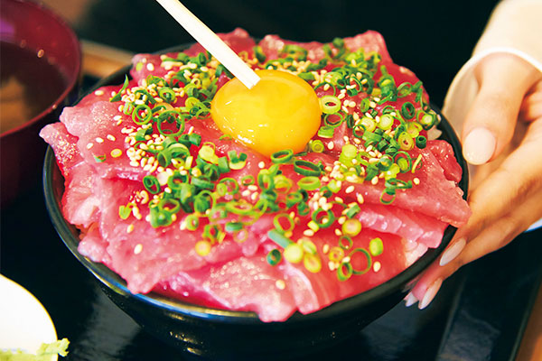 まぐろの高木 メバチマグロの中落ユッケ丼