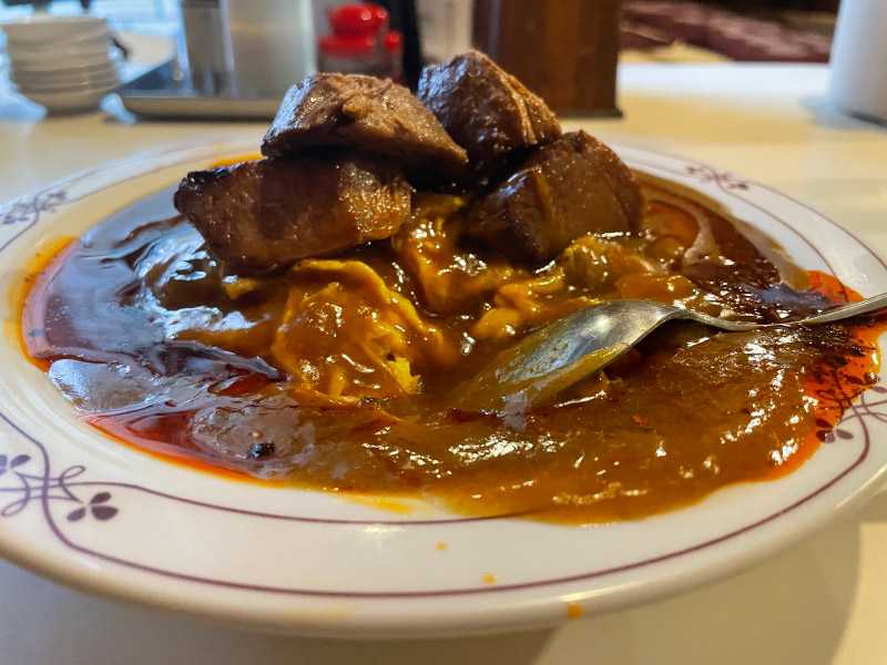 スパイスカレー(紅甘夏と知多豚カレー&知多牛響みすじカレーあいがけ)