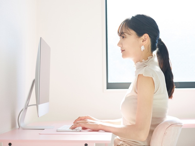 PC作業 女性