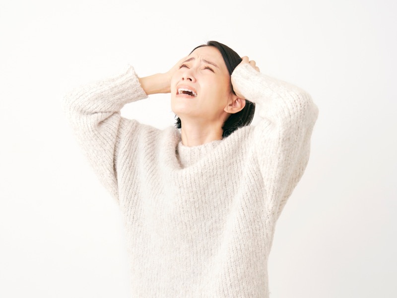 落ち込む女性