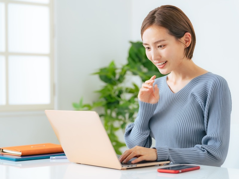 PC作業 女性