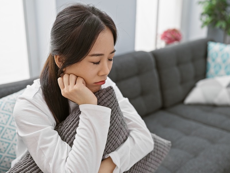おいつめられる 女性