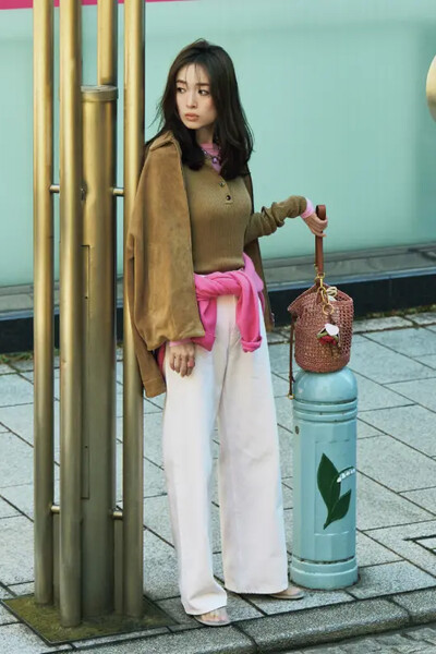 ◆ピンクワイドデニムパンツ×スエードジャケット×ポロニット