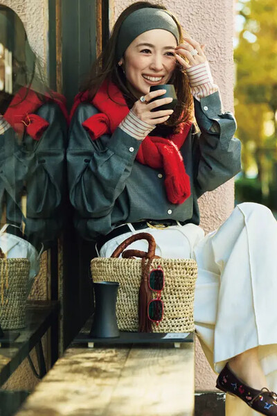 赤を効かせた春待ちコーデ