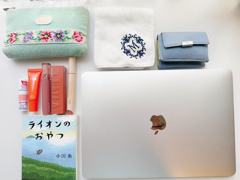 オッジェンヌ・牛丸麻衣子さんのバッグの中身