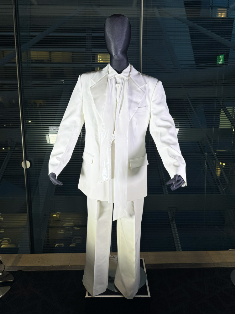 チャウヌさん着用衣装展示