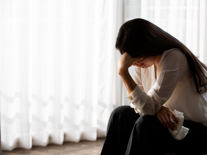 落ち込む女性
