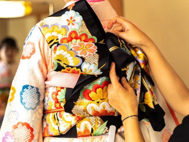 「綸子」何のことか知ってる? 光沢が美しい生地を表す言葉を深掘り | Oggi.jp