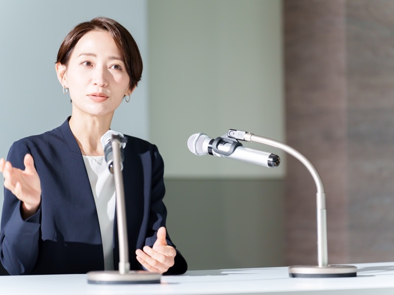 会議の発言 女性