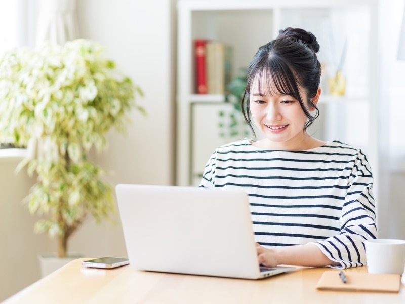 pc作業 女性
