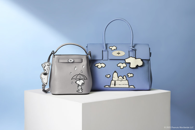 （左から）Mulberry | PEANUTS スヌーピー ストラップ チャーム￥18,700、[受注生産]イズリントン バケット￥217,800、[受注生産]ベイズウォーター￥286,000 
