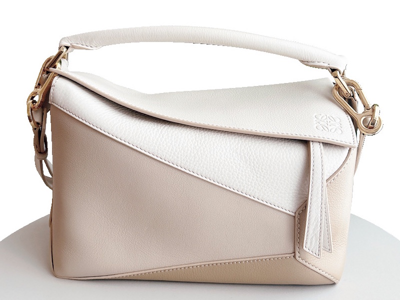 LOEWEのバッグ
