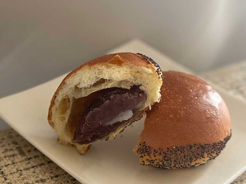 BOUL'ANGE（ブール アンジュ）の求肥入りこしあんパン280円