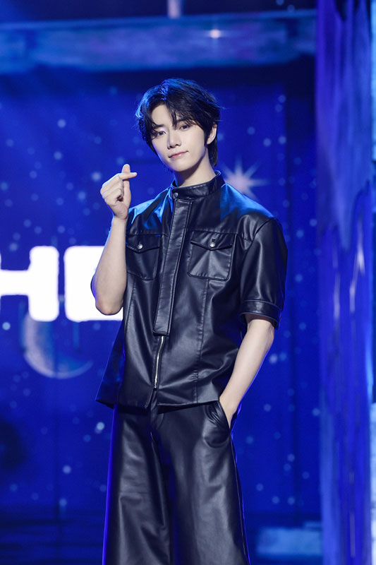 指ハートをするBEOMGYU