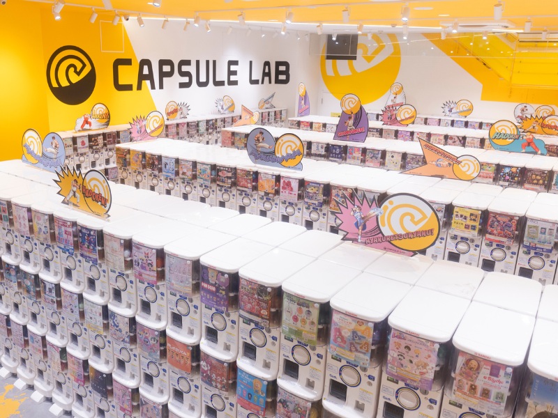カプセルトイが並ぶ店内