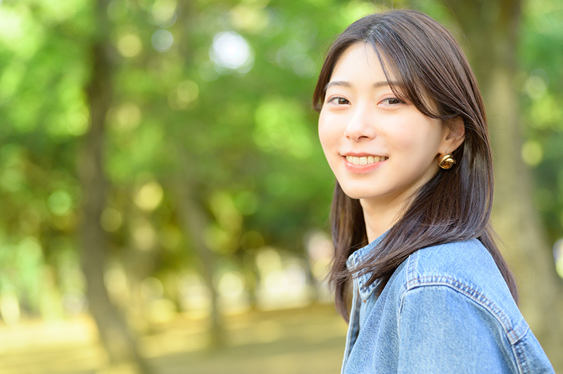 微笑む女性
