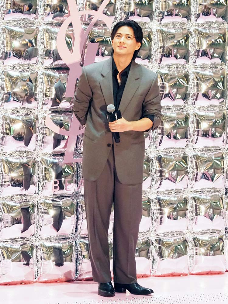 平野紫耀さん全身写真