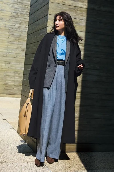 グレーワイドパンツ×グレージャケット×ブルーシャツ