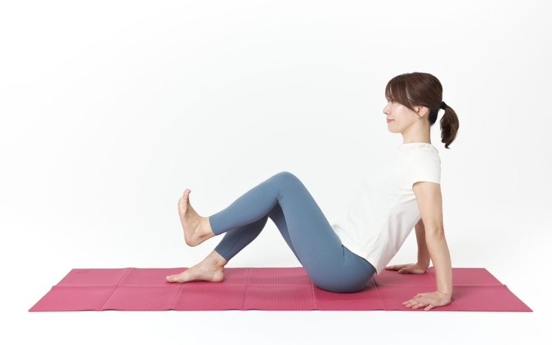 体育座りでおこなう足首の筋トレ②