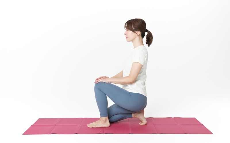 ひざ立ちで前屈：足首のストレッチ①