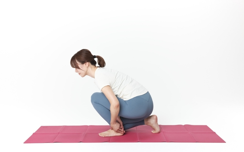 ひざ立ちで前屈：足首のストレッチ②