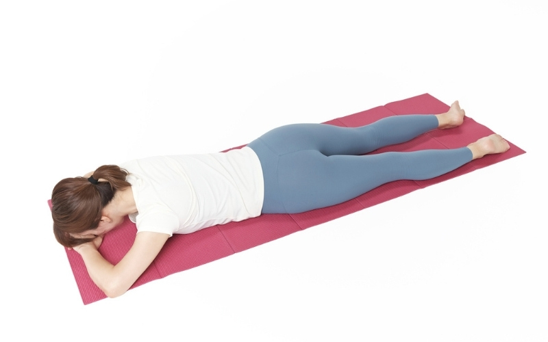 うつ伏せ：便秘解消お腹のストレッチ②