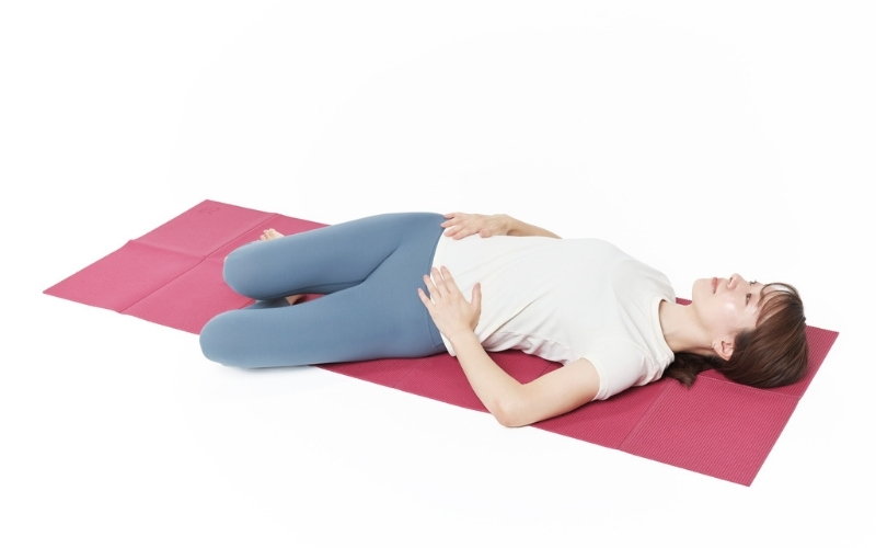 仰向け・ひざ倒し：便秘解消お腹のストレッチ③